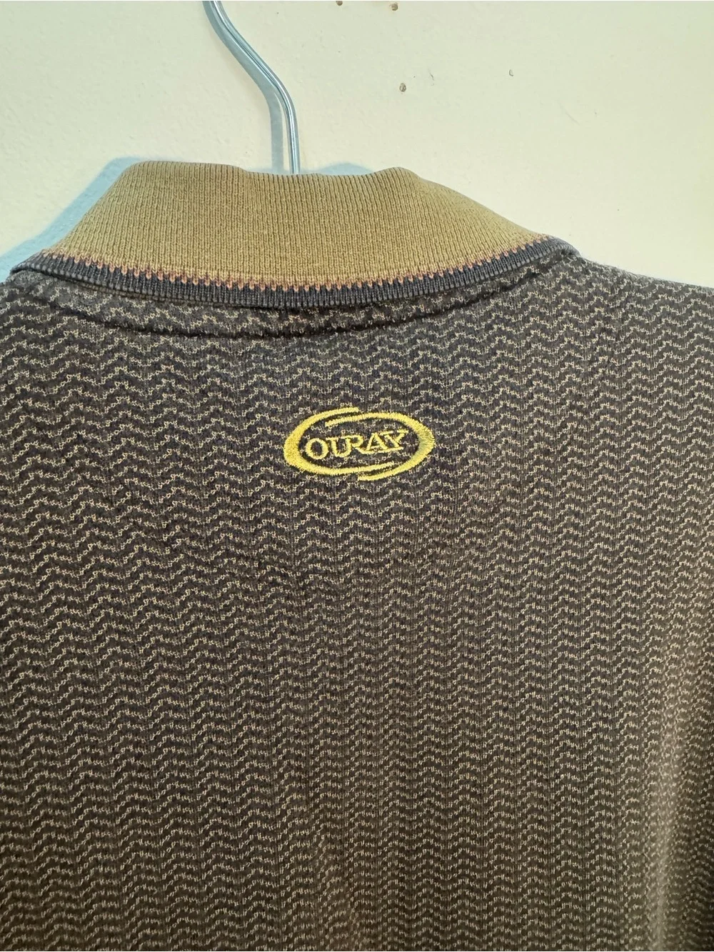 Alaska Men's Dark Gray Polo with Tan Contrast Collar Vintage - Picture 8 of 8